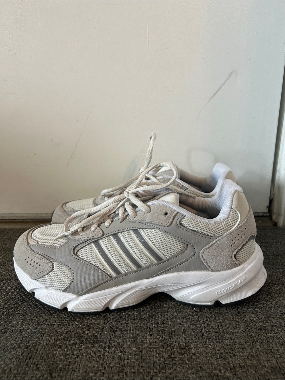 adidas Womens cloud foam sneakers